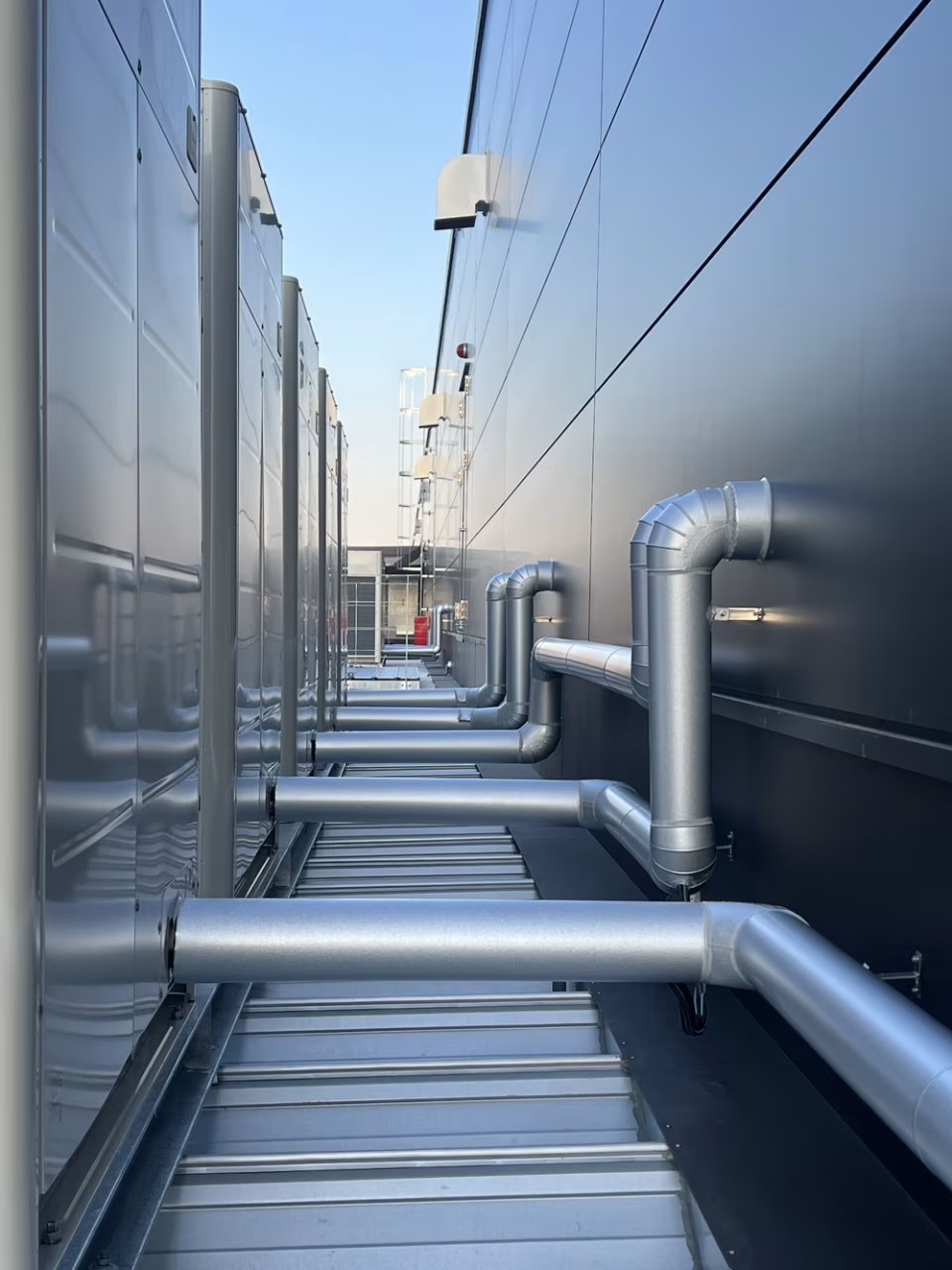 屋上室外機・冷媒配管設置